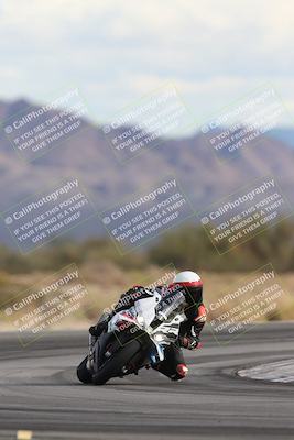 media/Nov-16-2025-Race Pace (Sun) [[8c5fa54630]]/Non Verified Riders (1st 20 Minutes)/5-Turn 15 (110pm)/